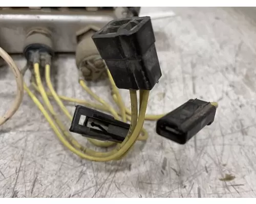 FREIGHTLINER FLD SD Dash  Console Switch