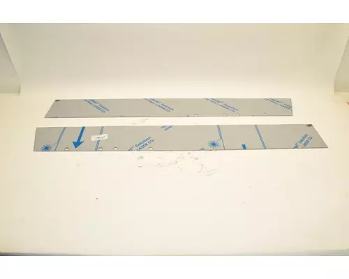 FREIGHTLINER FLD Series Sun Visor (External)