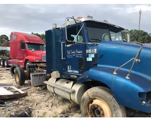 FREIGHTLINER FLD112SD Cab