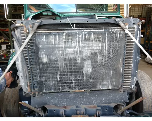 FREIGHTLINER FLD112SD Radiator