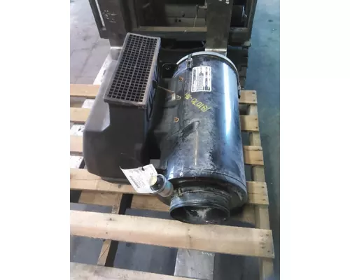 FREIGHTLINER FLD112 AIR CLEANER