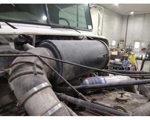 FREIGHTLINER FLD112 AIR CLEANER