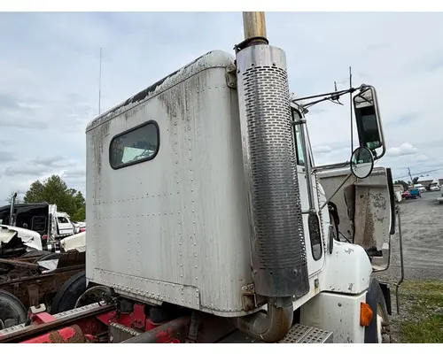 FREIGHTLINER FLD112 Cab