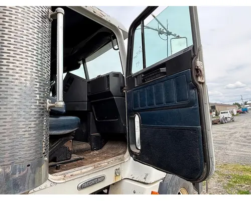 FREIGHTLINER FLD112 Cab