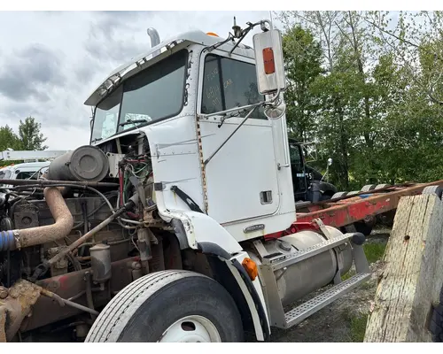 FREIGHTLINER FLD112 Cab