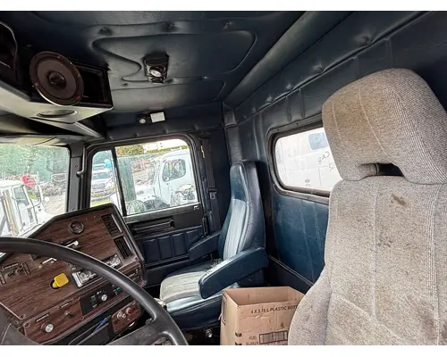 FREIGHTLINER FLD112 Cab