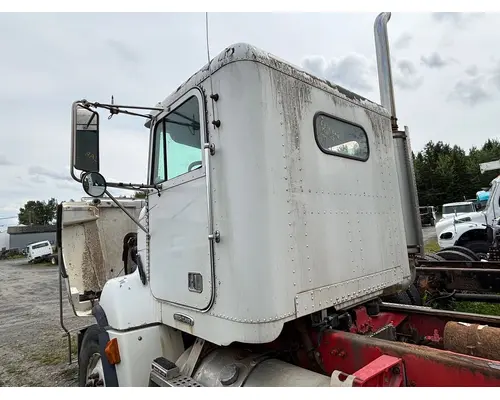 FREIGHTLINER FLD112 Cab