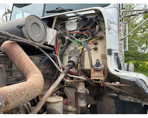 FREIGHTLINER FLD112 Cab