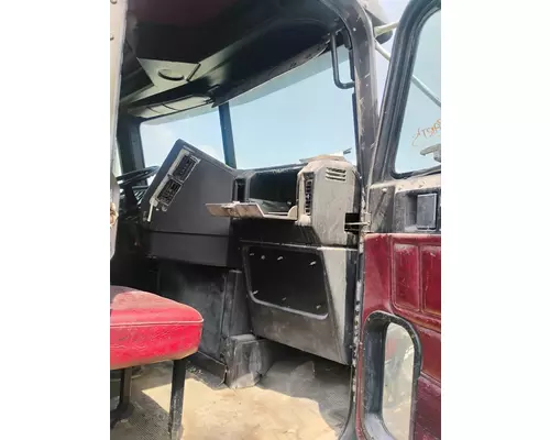 FREIGHTLINER FLD112 Cab