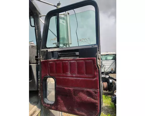 FREIGHTLINER FLD112 Cab