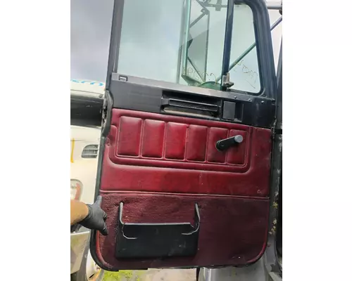 FREIGHTLINER FLD112 Cab