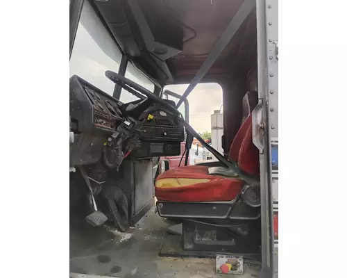 FREIGHTLINER FLD112 Cab
