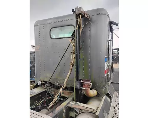 FREIGHTLINER FLD112 Cab