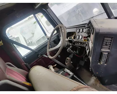 FREIGHTLINER FLD112 Cab