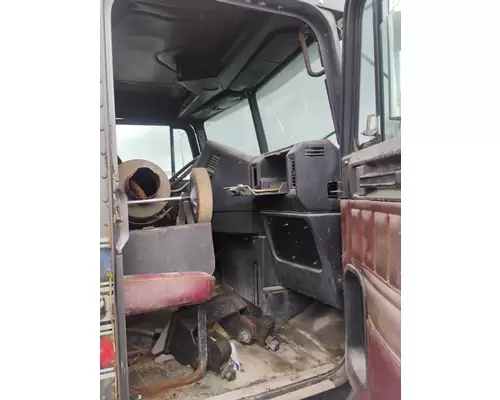FREIGHTLINER FLD112 Cab