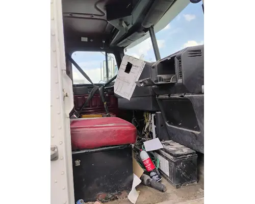 FREIGHTLINER FLD112 Cab
