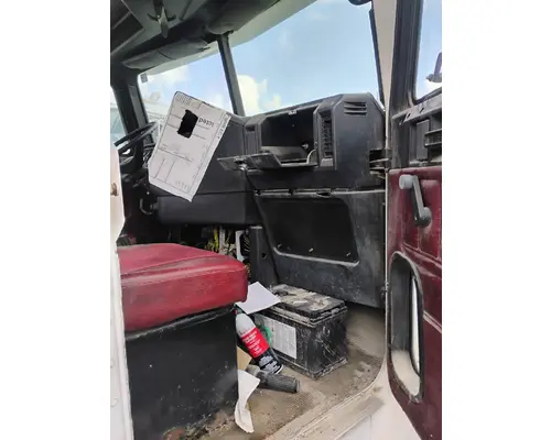 FREIGHTLINER FLD112 Cab