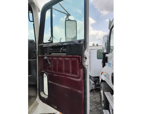 FREIGHTLINER FLD112 Cab