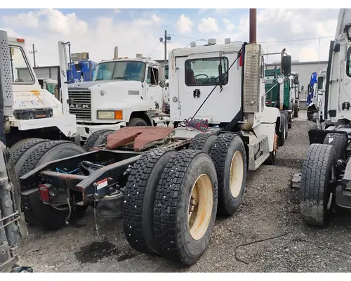 FREIGHTLINER FLD112 Cab
