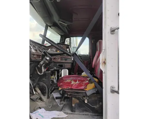 FREIGHTLINER FLD112 Cab