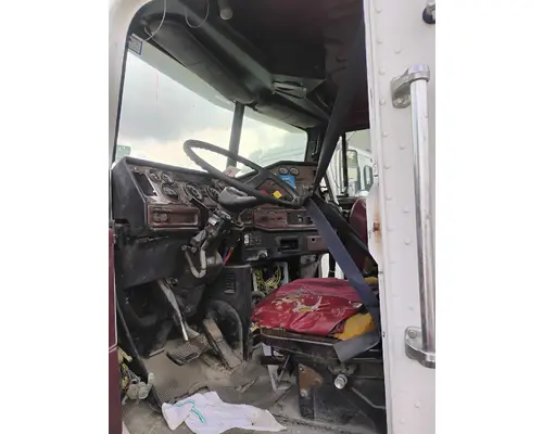 FREIGHTLINER FLD112 Cab