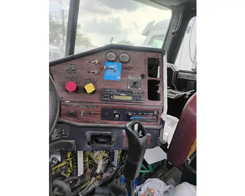 FREIGHTLINER FLD112 Cab