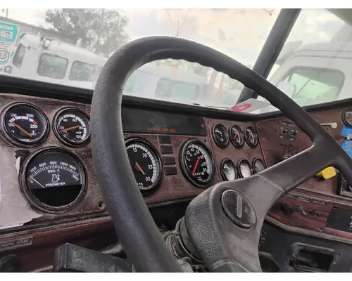 FREIGHTLINER FLD112 Cab