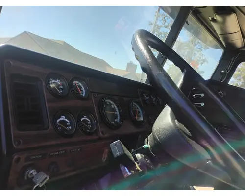 FREIGHTLINER FLD112 Complete Vehicle