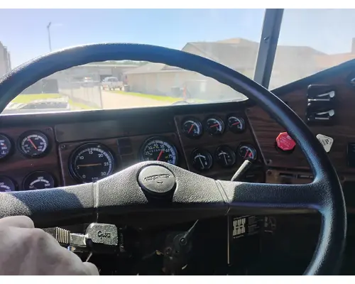 FREIGHTLINER FLD112 Complete Vehicle