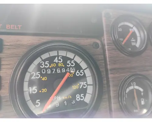 FREIGHTLINER FLD112 Complete Vehicle