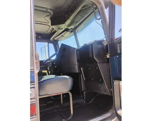 FREIGHTLINER FLD112 Complete Vehicle