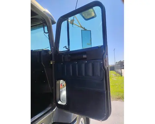 FREIGHTLINER FLD112 Complete Vehicle