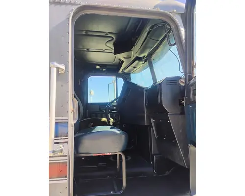 FREIGHTLINER FLD112 Complete Vehicle