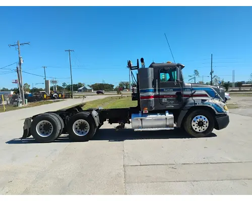 FREIGHTLINER FLD112 Complete Vehicle