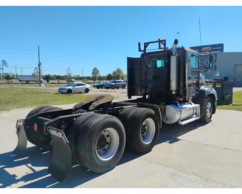 FREIGHTLINER FLD112 Complete Vehicle