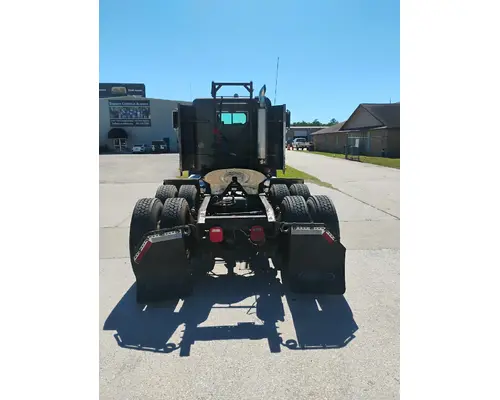 FREIGHTLINER FLD112 Complete Vehicle