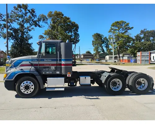 FREIGHTLINER FLD112 Complete Vehicle