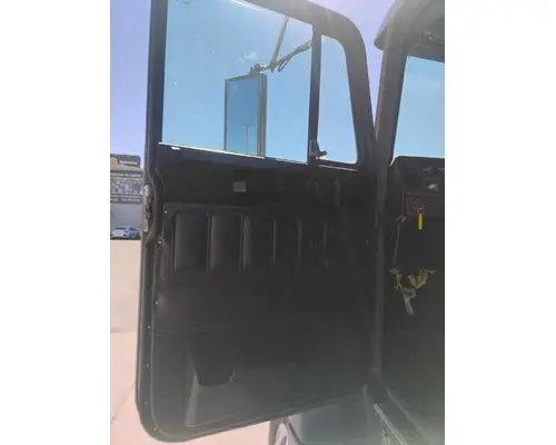 FREIGHTLINER FLD112 Complete Vehicle