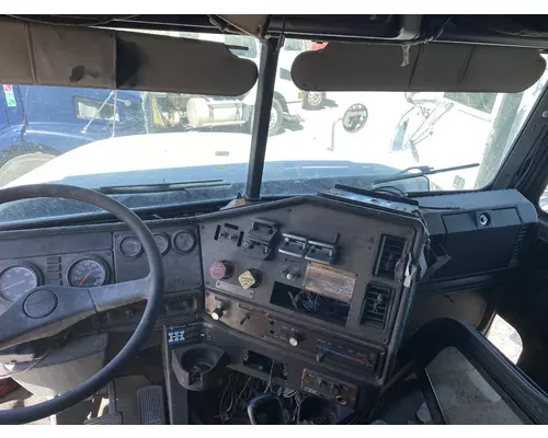 FREIGHTLINER FLD112 Dash Assembly