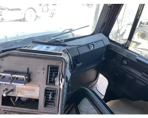 FREIGHTLINER FLD112 Dash Assembly