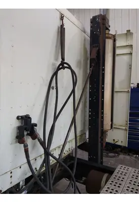 FREIGHTLINER FLD112 EXHAUST/MUFFLER BRACKET