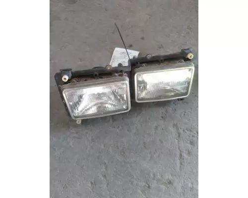 FREIGHTLINER FLD112 HEADLAMP ASSEMBLY