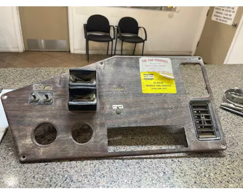 FREIGHTLINER FLD112 Instrument Cluster