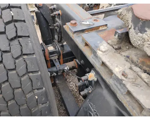 FREIGHTLINER FLD112 Suspension