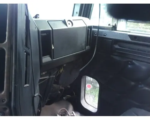 FREIGHTLINER FLD120 CLASSIC CAB