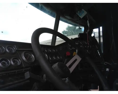 FREIGHTLINER FLD120 CLASSIC CAB