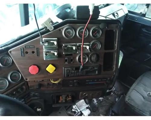 FREIGHTLINER FLD120 CLASSIC CAB