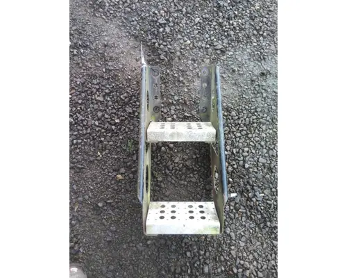 FREIGHTLINER FLD120 CLASSIC FRAME STEP