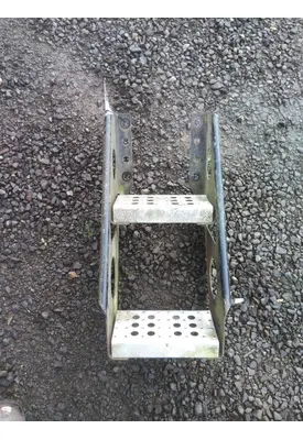 FREIGHTLINER FLD120 CLASSIC FRAME STEP