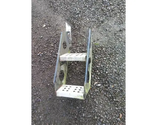 FREIGHTLINER FLD120 CLASSIC FRAME STEP